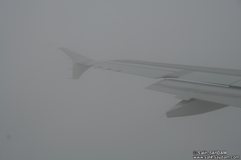 Uçak İçinden Fotoğraf Galerisi 4 (Paris-Zürih uçuşunda Uçaktan Paris ve Bulutlar) (Fransa)