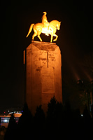 Atatürk Heykeli (Gece) Fotoğrafı (Kayseri)