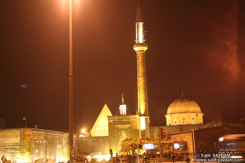 Hunat Mosque (At Night) Photo Gallery 2 (Kayseri)