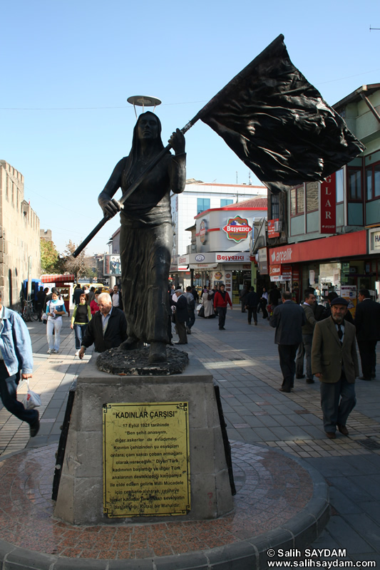Statue of Women's Bazaar (Kadinlar Carsisi) Photo Gallery (Kayseri)
