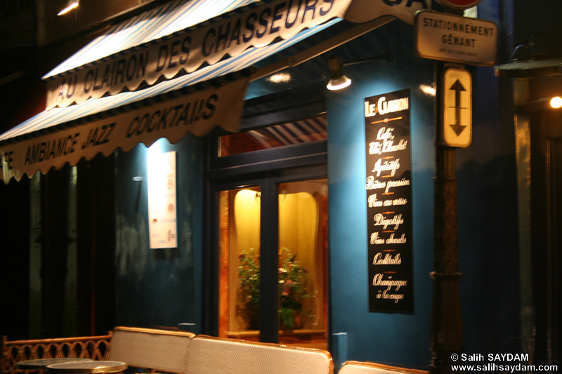 The Place du Tertre at Montmartre Photo Gallery 1 (At Night) (Paris, France)