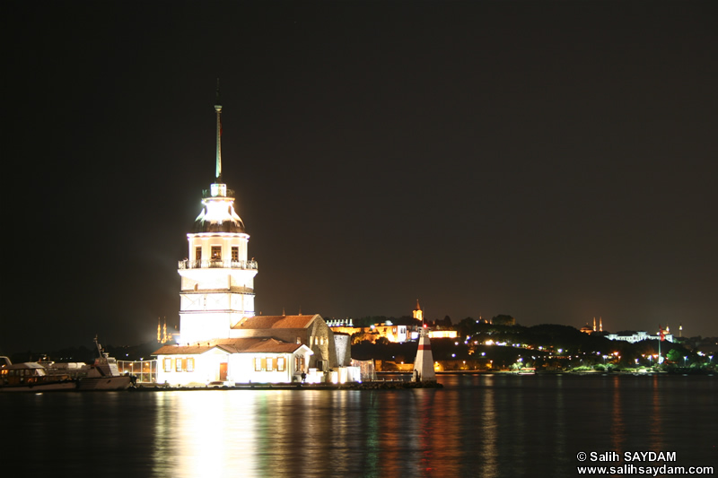 Maiden's Tower (Kiz Kulesi) Photo Gallery 1 (At Night) (Istanbul)
